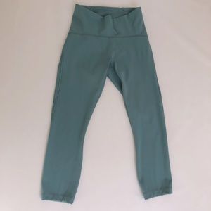 Lululemon Cropped Leggings in Teal Blue